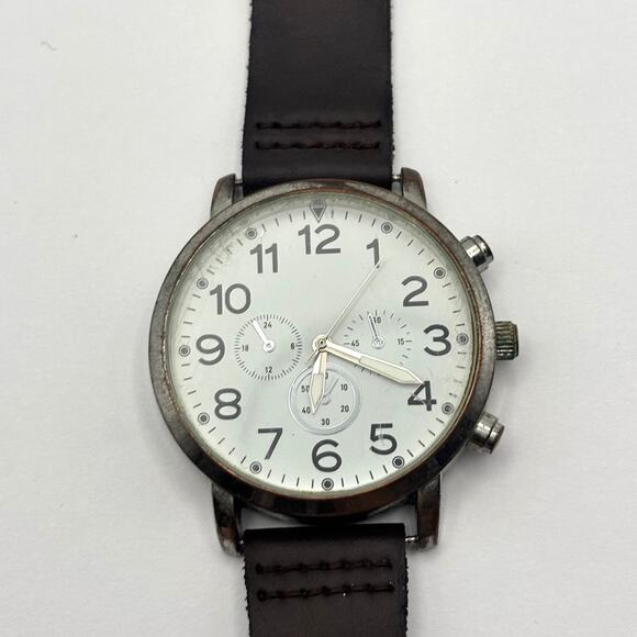 Retro Silver Men's Watch - Picture 3 of 5